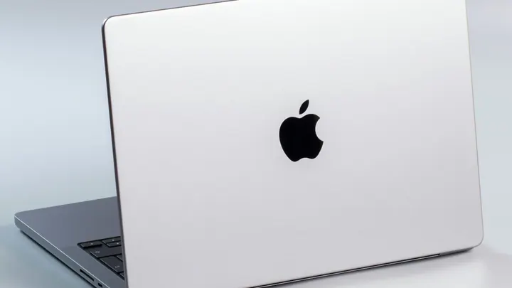 Bluelounge Kickflipを半年使った感想｜貼り付け型PCスタンドの注意点